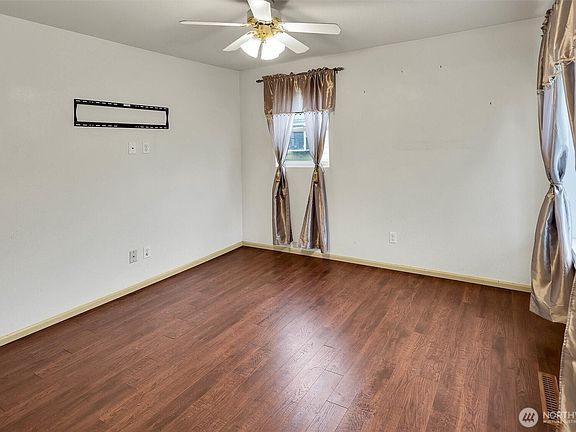 5th image of 6423 S Montgomery Street