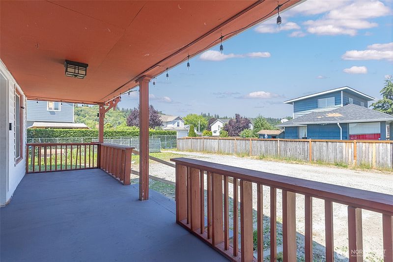 2nd image of 709 Celery Avenue