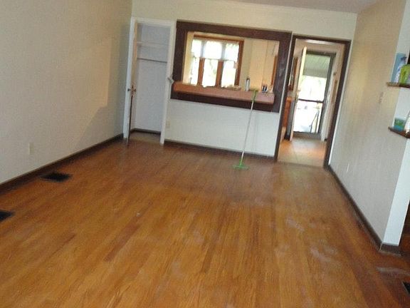 2nd image of 1752 Northwest Blvd