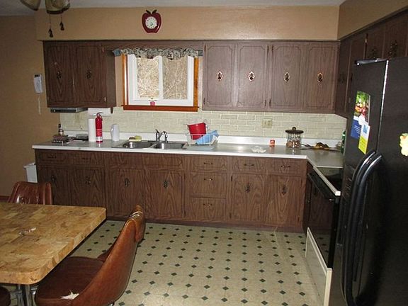 5th image of 221 Bottom Ln