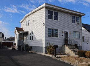 9 Hermann St, Carteret, NJ 07008