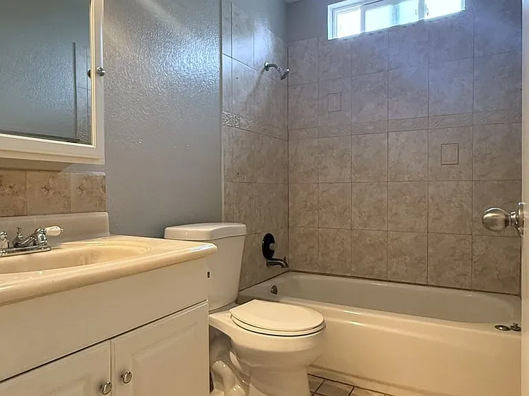 3219 Denver Ave — Photo 14