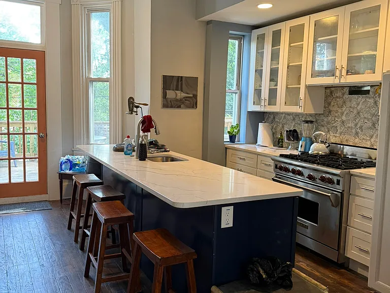 605 Lennox St #1 — Photo 3
