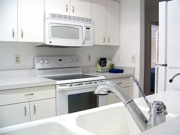 4th image of 4653 Oak Forest Dr E #9