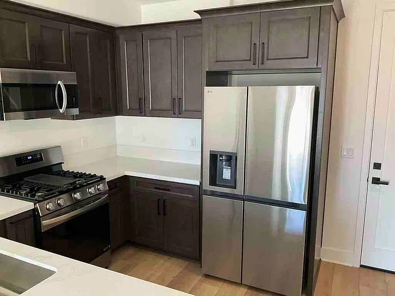 402 W Grand Ave #101 — Photo 1