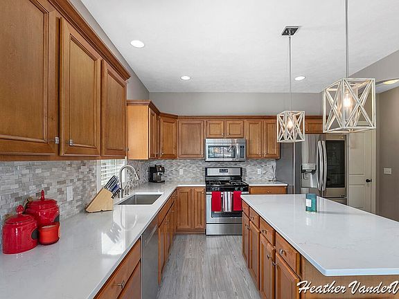 3rd image of 7016 Yosemite Dr