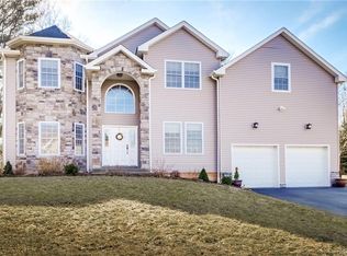 5 Fant Farm Ln, Montebello, NY 10901