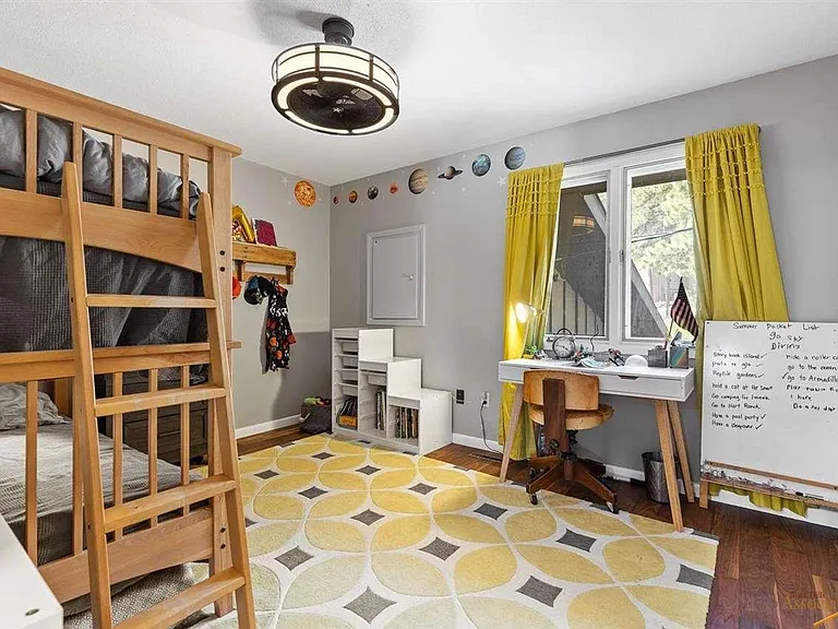 4811 Cliff Dr — Photo 4