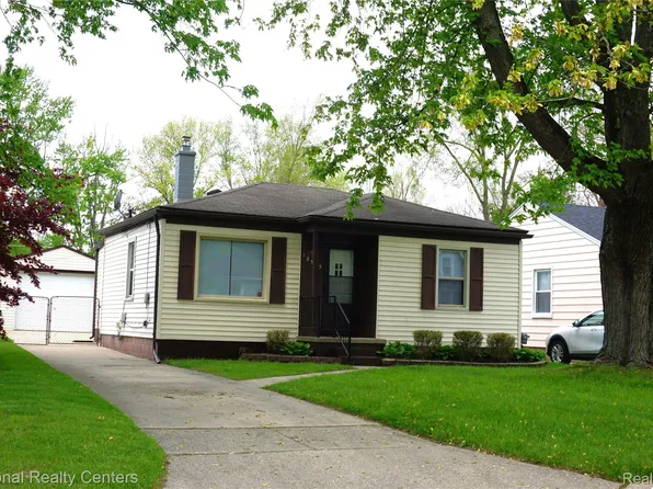 18505 Deering St, Pinckney, MI 48169