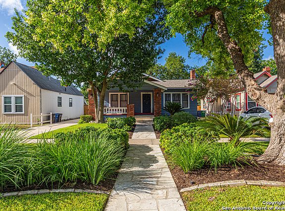 3rd image of 1618 W Mistletoe Ave
