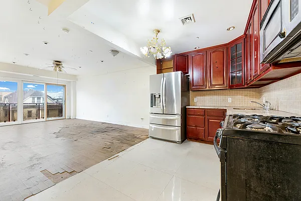 Sold by Compass | media 9
