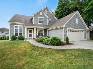 1721 Sagewood CIRCLE, West Bend, WI 53095
