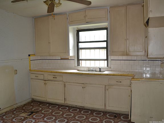 5th image of 2702 W Craig Place
