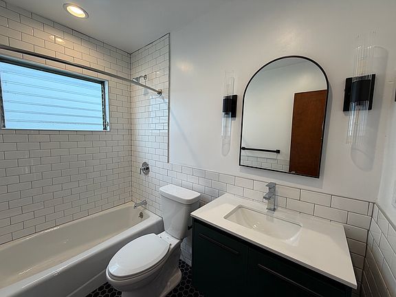 5th image of 1926 N Vista Del Mar Ave APT 3