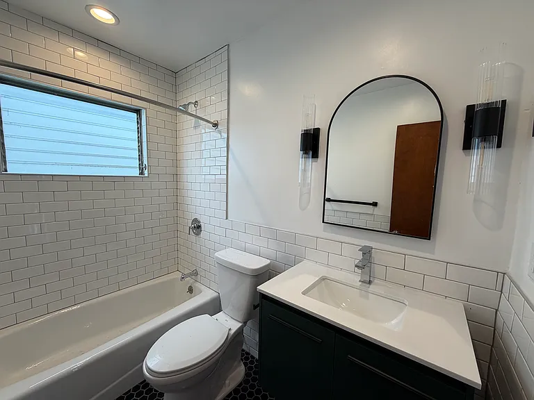 1926 N Vista Del Mar Ave #3 — Photo 5