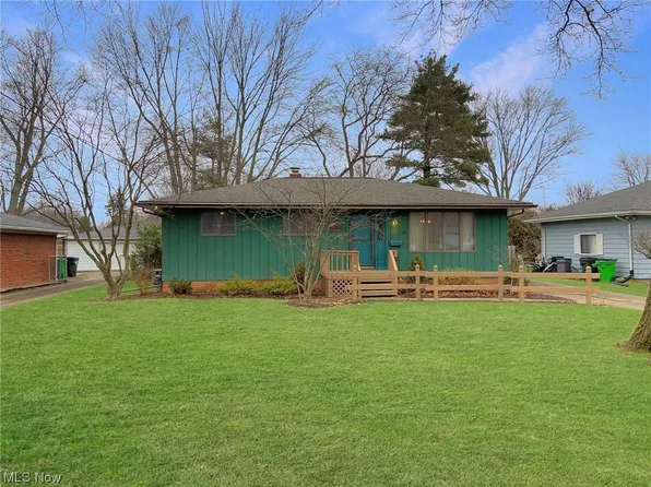 167 Maplelawn Dr, Berea, OH 44017