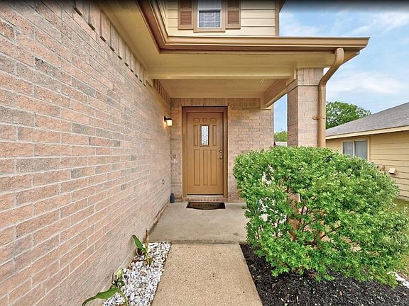 3rd image of 204 Onyx Lake Dr