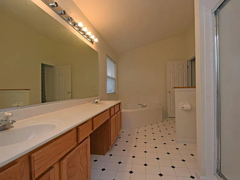 7867 Winding Creek Ct — Photo 13