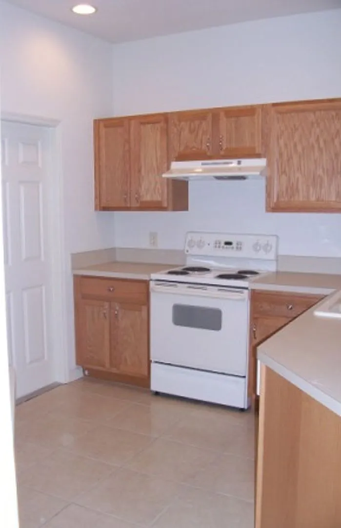 Brentwood Townhome with Social Membership — Photo 4