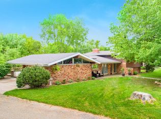 207 Burning Tree Dr, Pekin, IL 61554