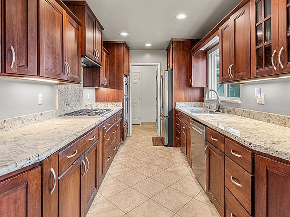 4th image of 9351 La Suvida Dr