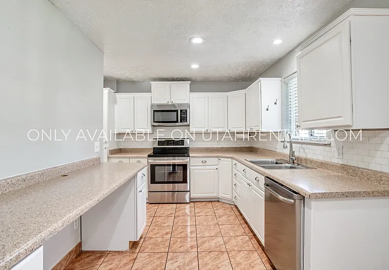 1671 E 7080 S — Photo 13