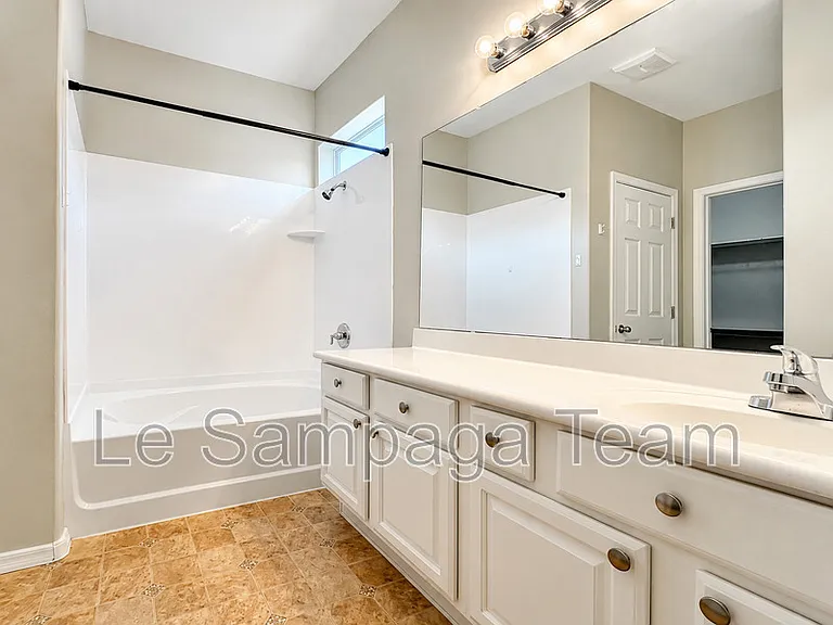 17636 W Maui Ln — Photo 29