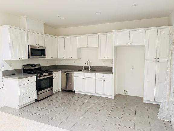5th image of 4483 Lilac Cir
