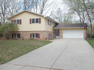 3309 Mark Twain Dr, Midland, MI 48642