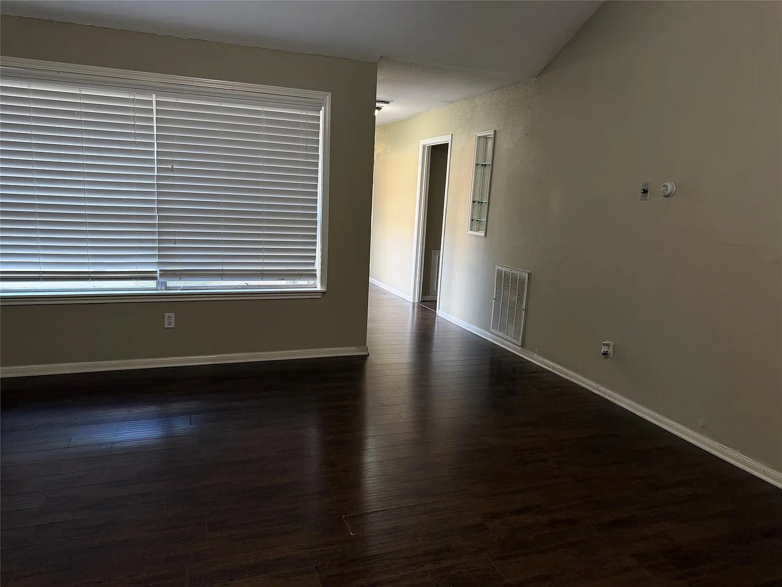 3 bed, 2.0 bath, 1431 sqft, $1,750 — Photo 4
