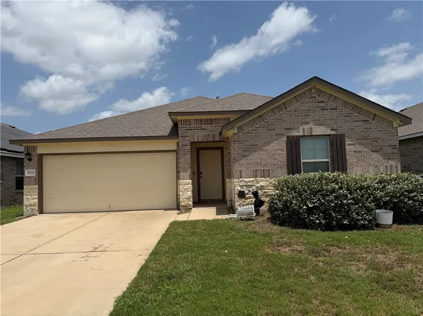 8024 Front 9 Ln, Navasota, TX 77868