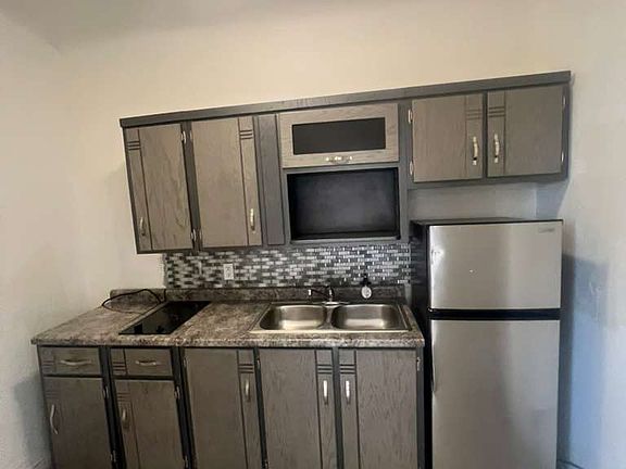 2nd image of 515 E Nevada Ave #6