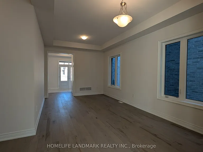 2868 Shortreed Gdns — Photo 7