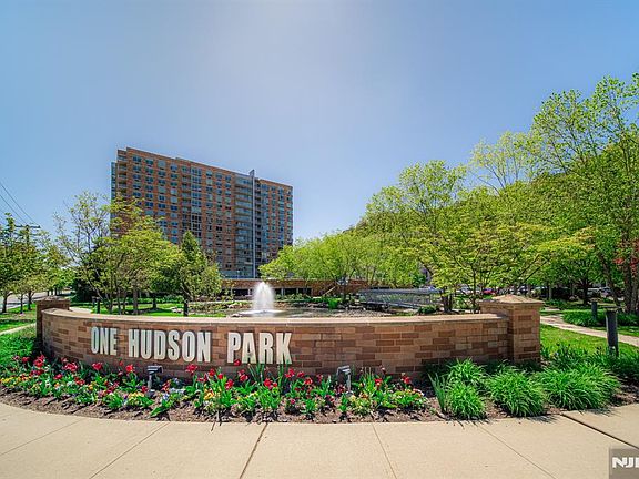 2nd image of 618 Hudson Park
