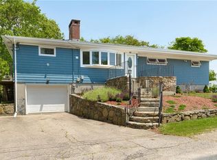 25 Ocean View Dr, Narragansett, RI 02882