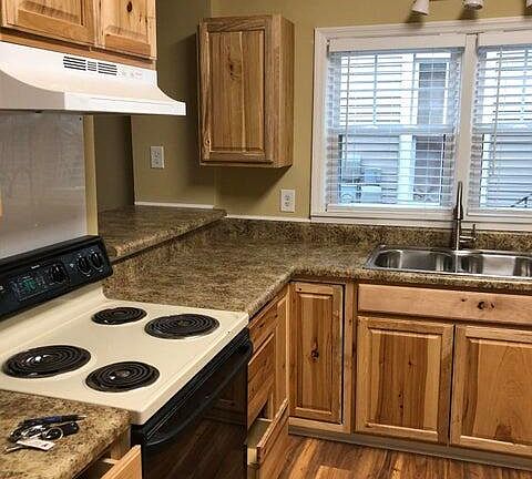 3rd image of 409 Colville St