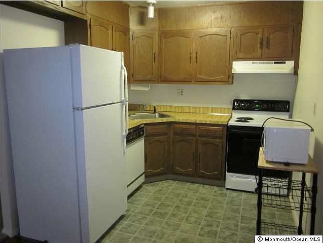 2nd image of 77 Cambridge Cir