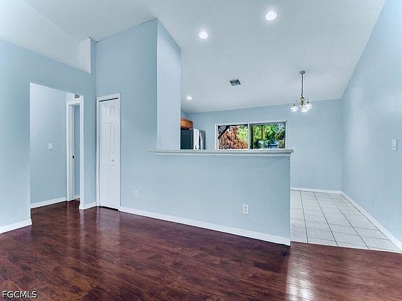 4th image of 3204 45th St W