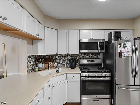 3rd image of 3753 Lake Run Blvd