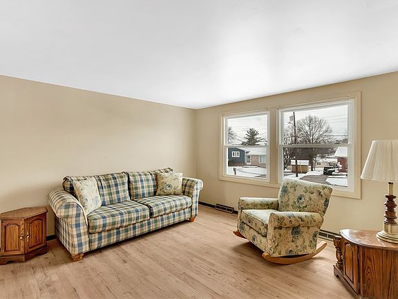 4th image of 81 Mohawk Dr