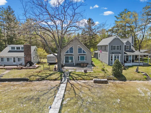 1434 Lake Dr, National City, MI 48748