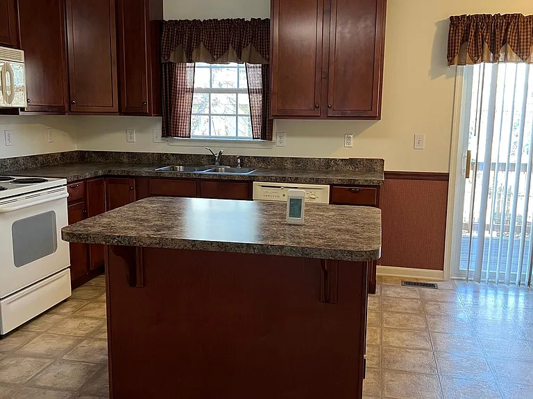 89 Effie Ln — Photo 2