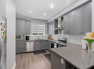 56 NW Belmont Grn SW, Calgary, AB T2X5E3
