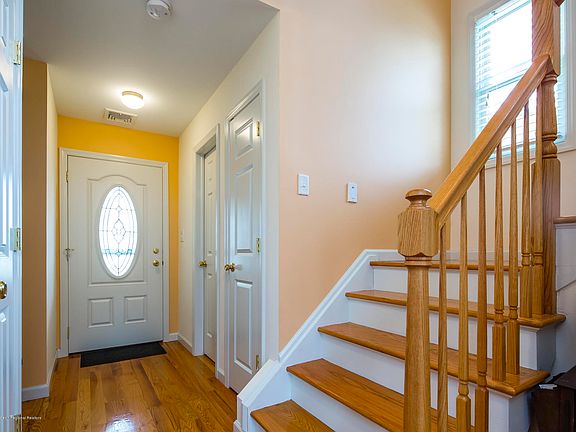 4th image of 51 Brainard Ave