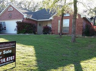 221 Spruce Cir, Azle, TX 76020