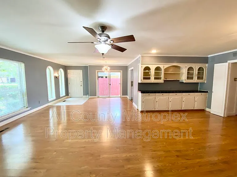 13318 Southview Ln — Photo 4