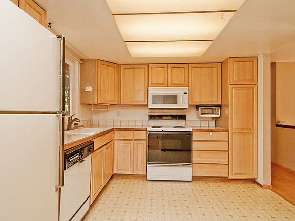4th image of 13518 NE 78th Pl