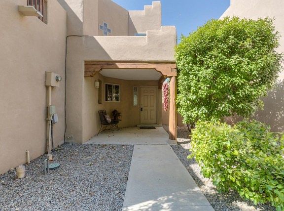 3rd image of 3604 Calle Montosa Ct NW