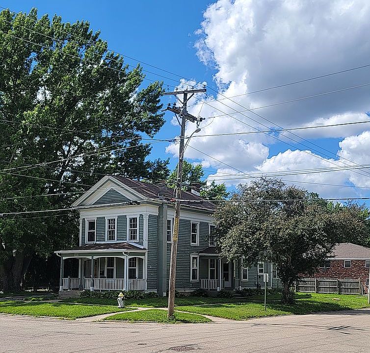 1st image of 210 E Lincoln St