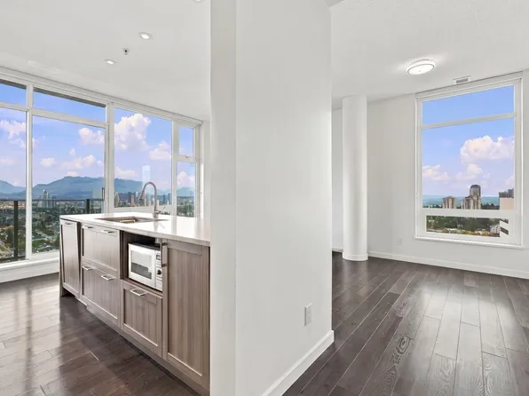5665 Boundary Rd #3602, Vancouver, BC V5R 0E4